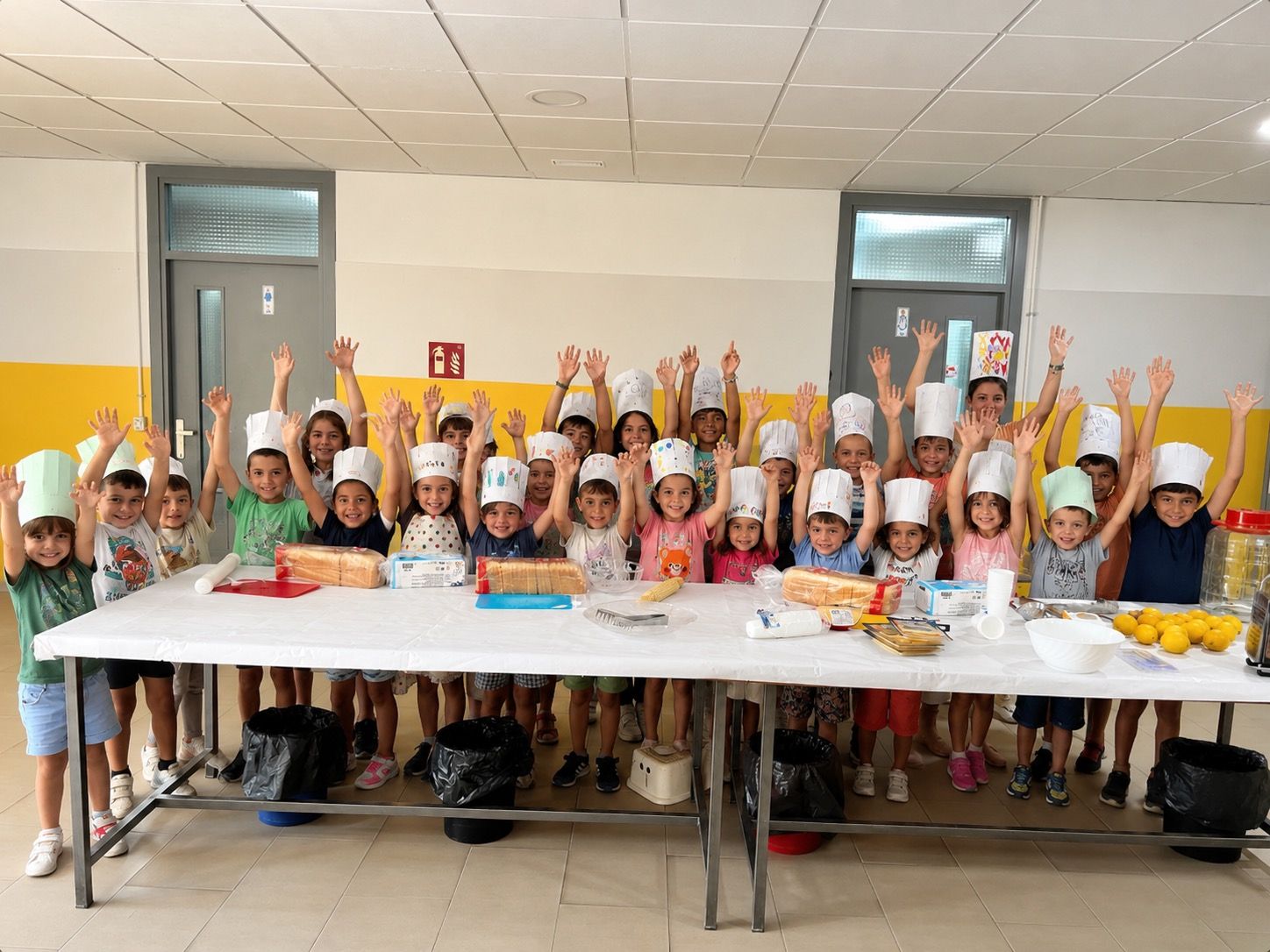 Grupo del campamento celebrando juntos