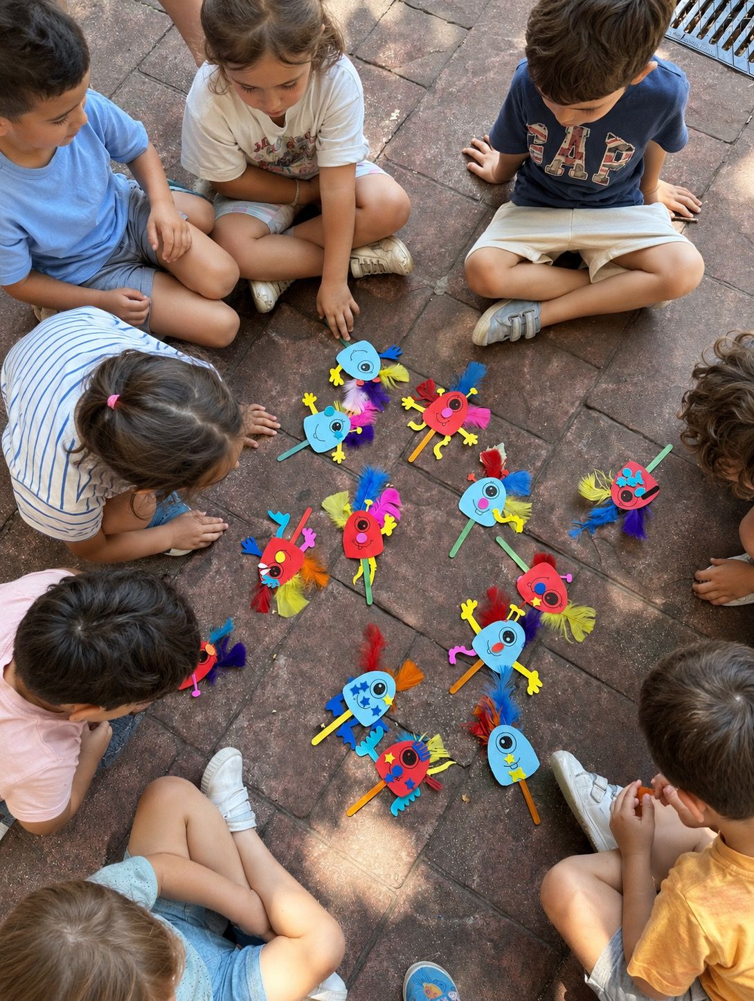 Taller de manualidades en el campamento